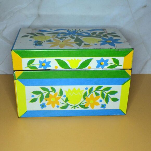 Vintage Metal Recipe Box With Recipes Syndicate Mfg Phoenixville Pa Kitchen - Picture 4 of 10